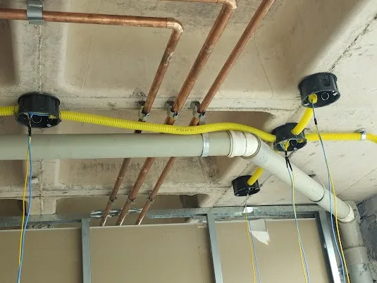 Fixação e Prumada Técnica em Cobre para Shafts Hospitalares